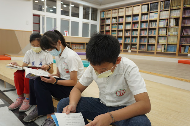 國小圖書館翻修 找書更方便