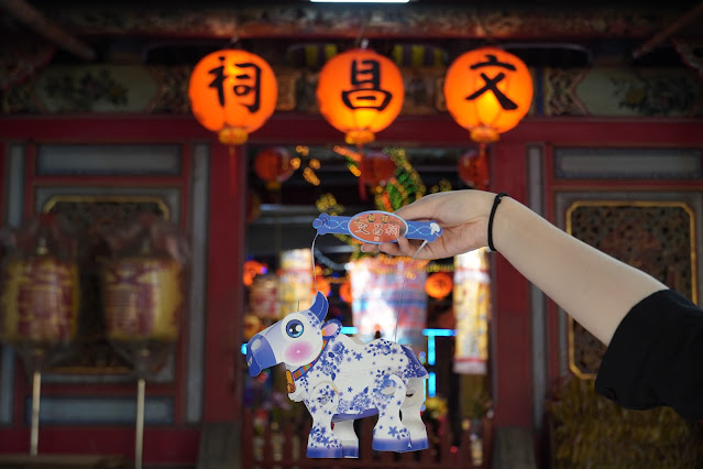 發放發財牛小提燈 廟街走春