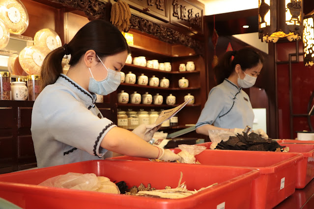 中藥行二代為自己的根找出路