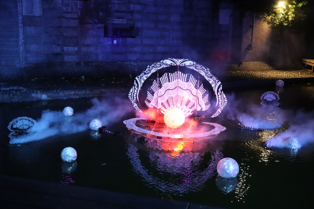 鯨彩光雕展 沉浸體驗水舞秀