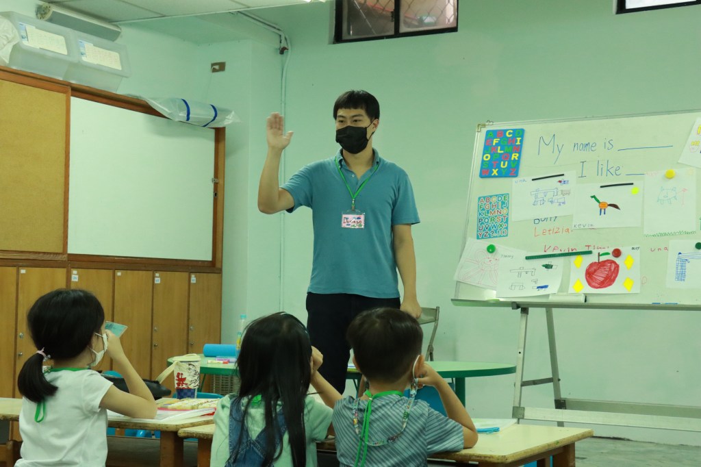 新莊教會送暖 免費開設美語班