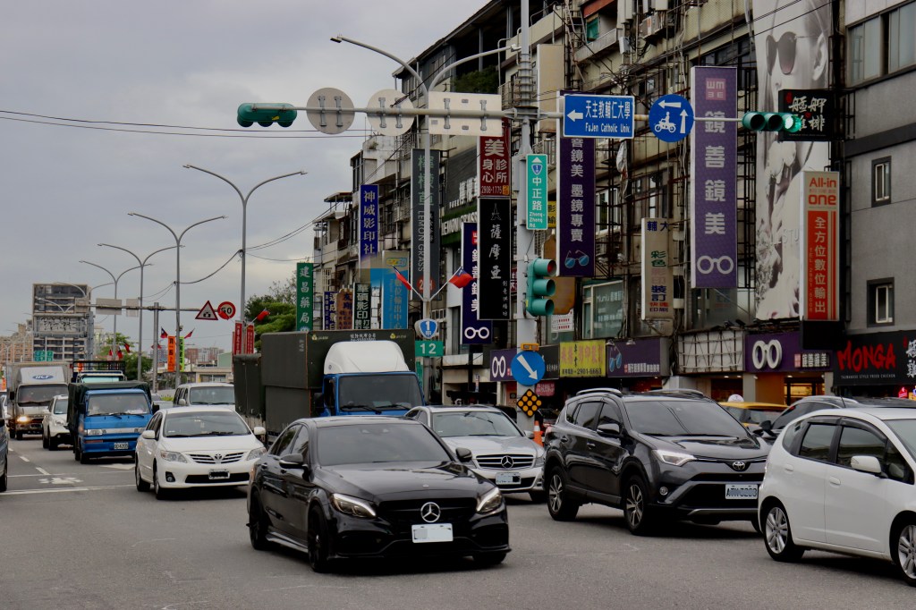 壅塞的中正路 新莊交通問題