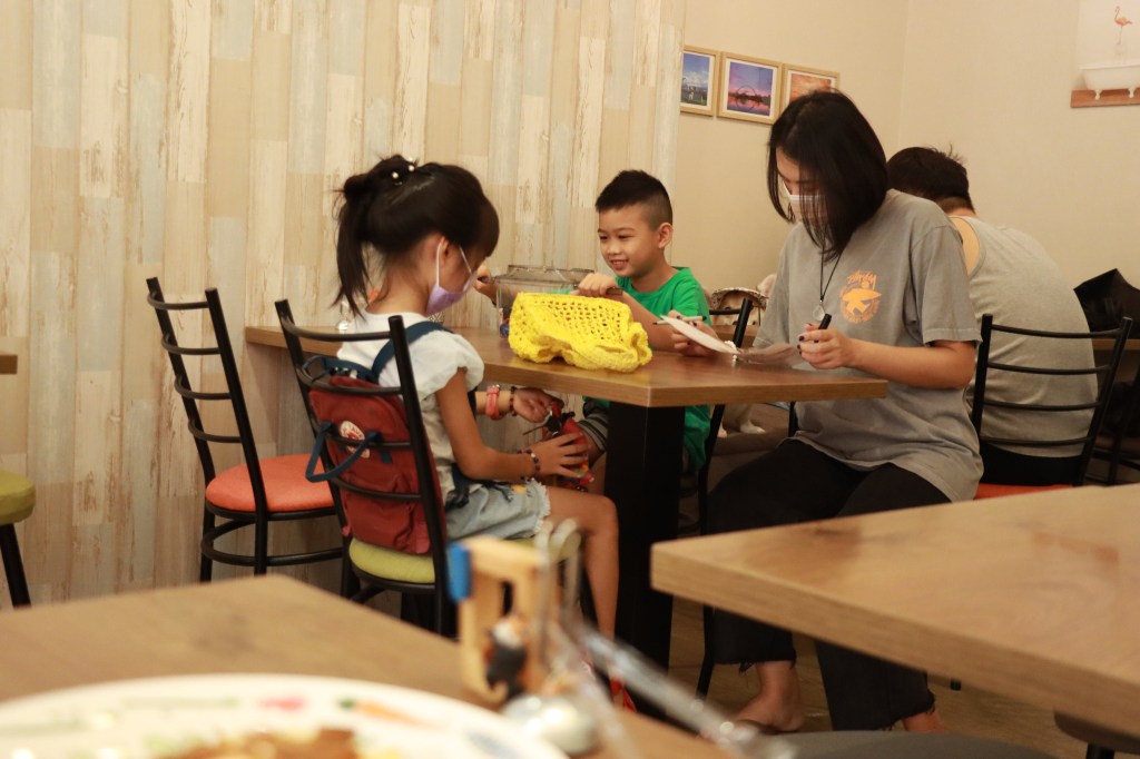 早餐店裡的兒童遊樂園