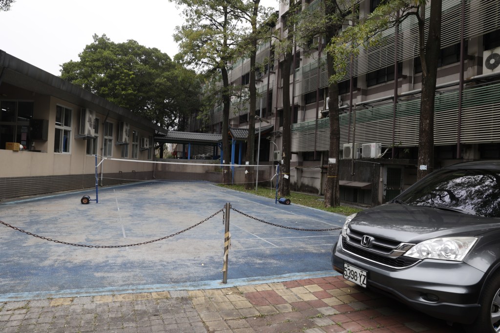 學童權益 國泰國小球場望改善