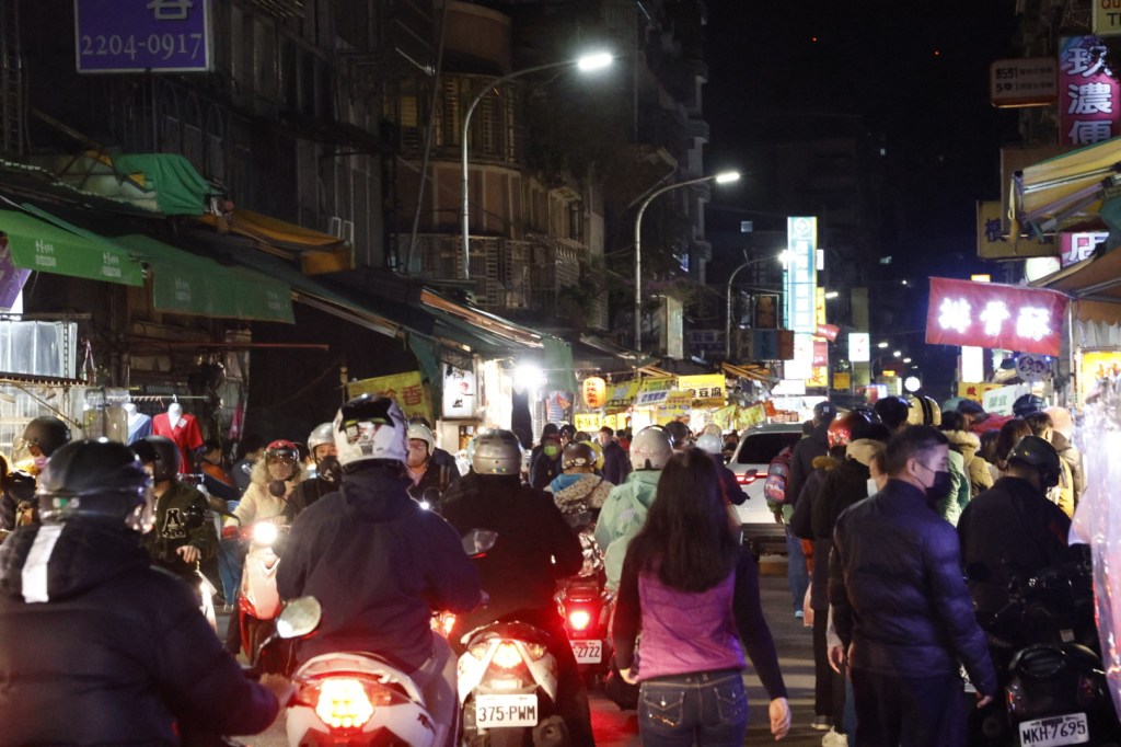 西盛夜市 行人地獄靠封街解？