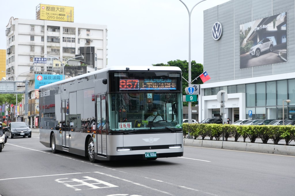 Model T電動公車正式駛入新北