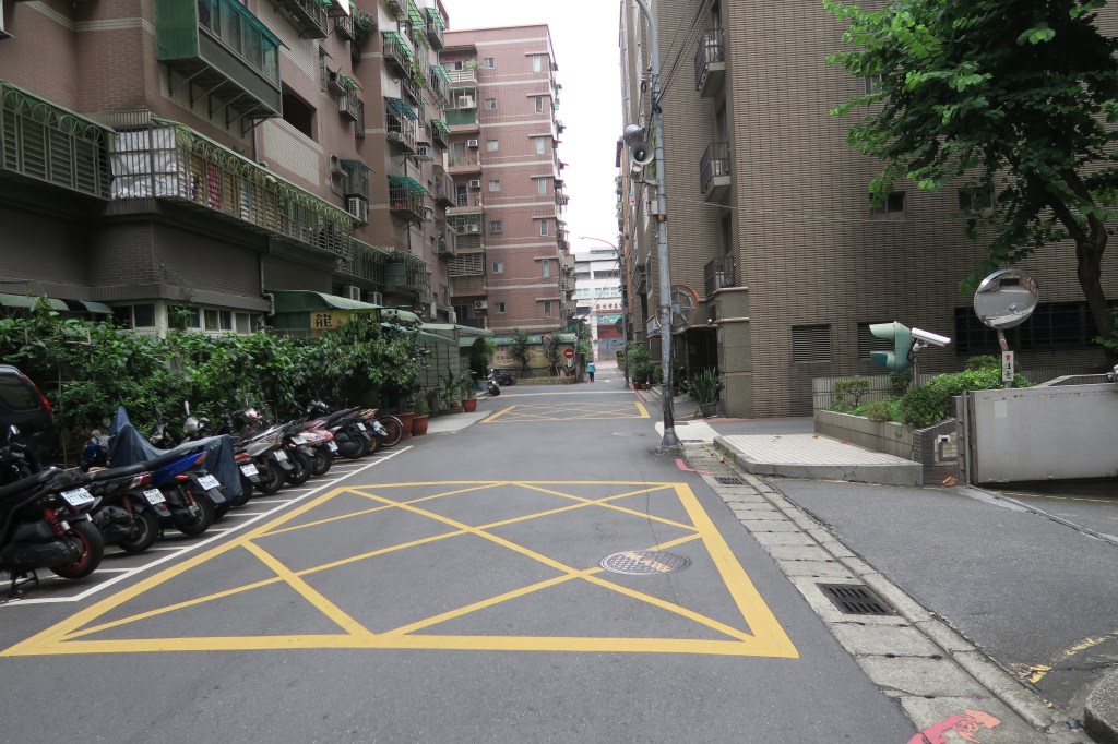 如何畫黃網線 標準造成爭議