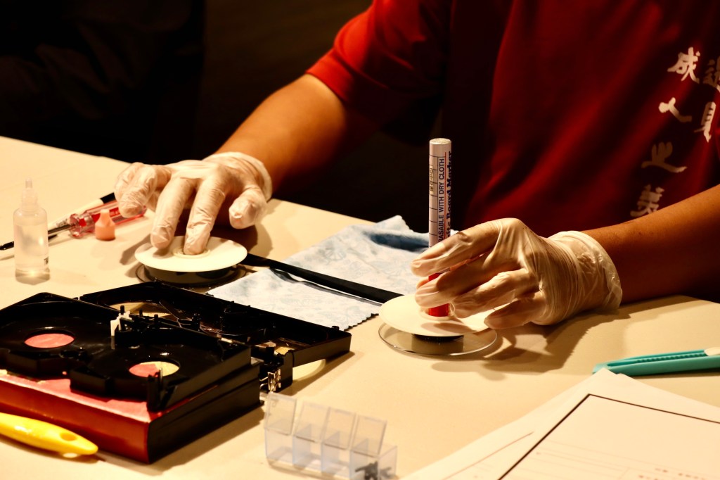 家庭錄影帶修復 搶救庶民記憶