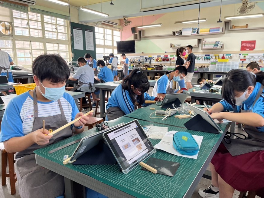 新泰國中獲生生用平板特優