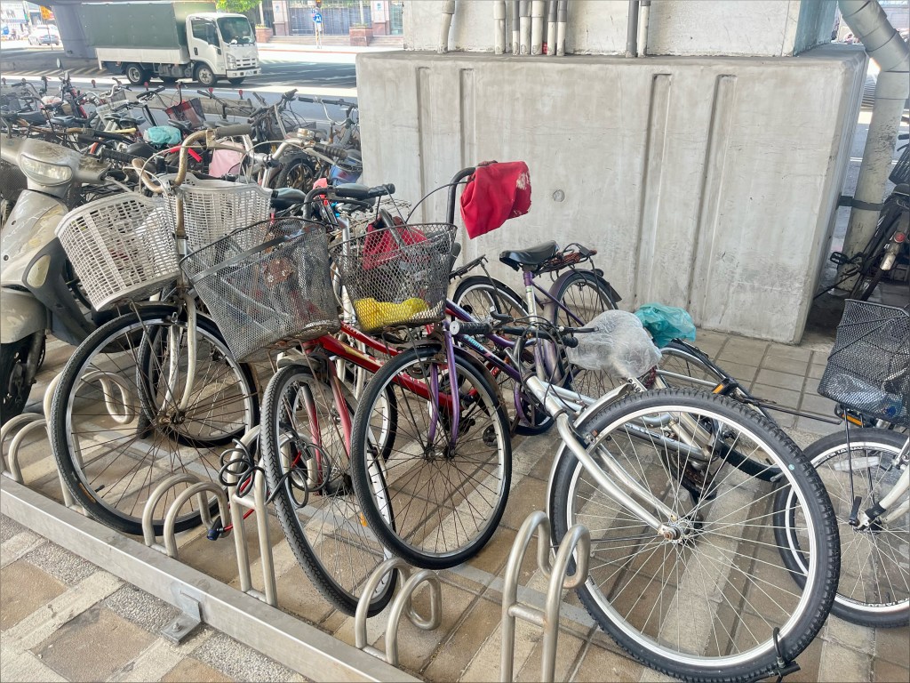 自行車停靠亂象 市容受影響