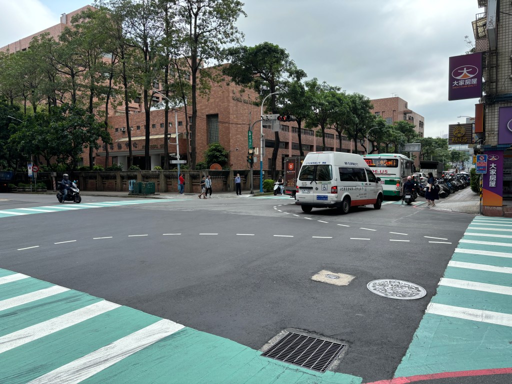 中平幸福路口試行人專用時相