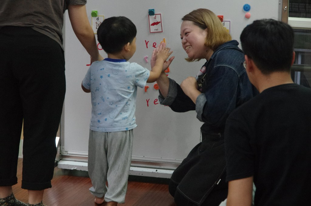 親子共讀 讓嬰幼兒開心學英文
