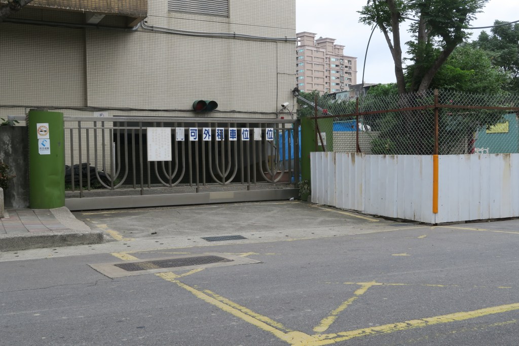 施工圍籬阻視線 事故風險升高