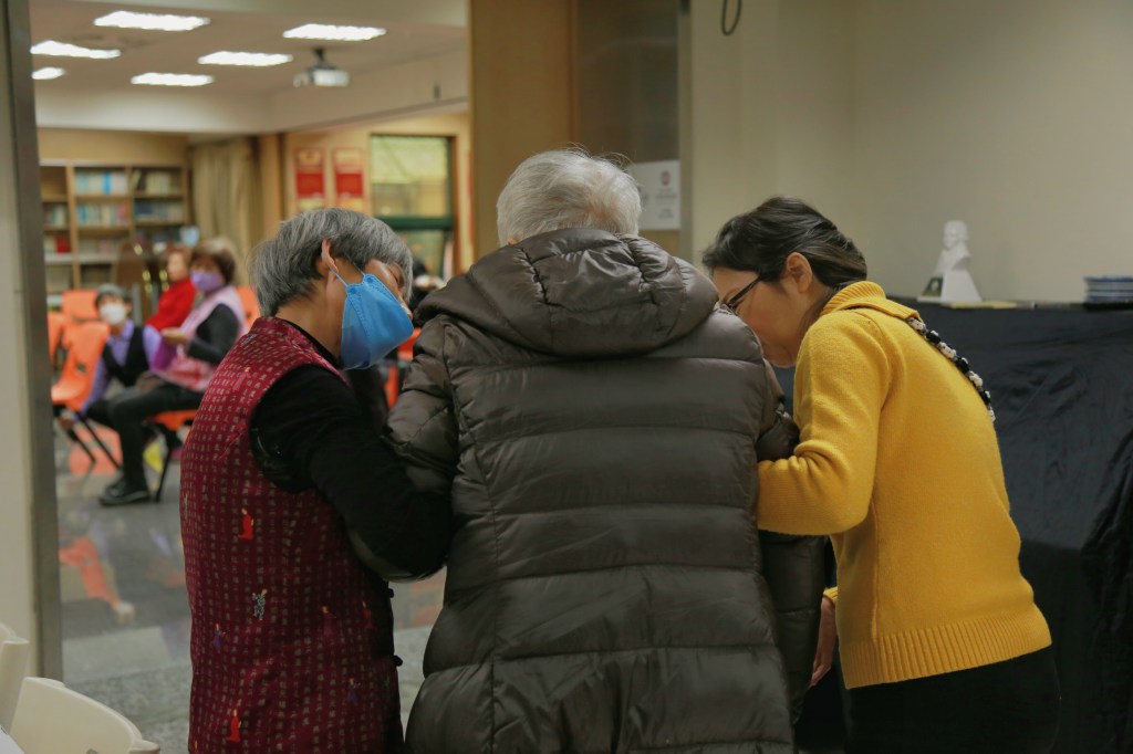 銀髮志工伴老 付出中獲新生