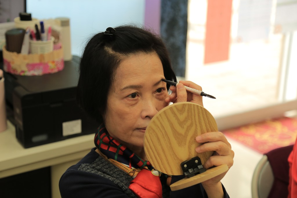 長輩嘛愛水 妝出自信與笑容