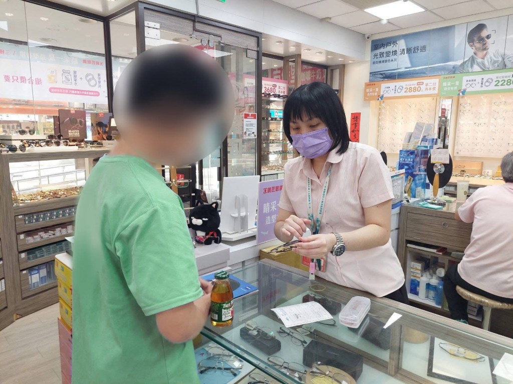 新莊眼鏡行助學童免費配鏡