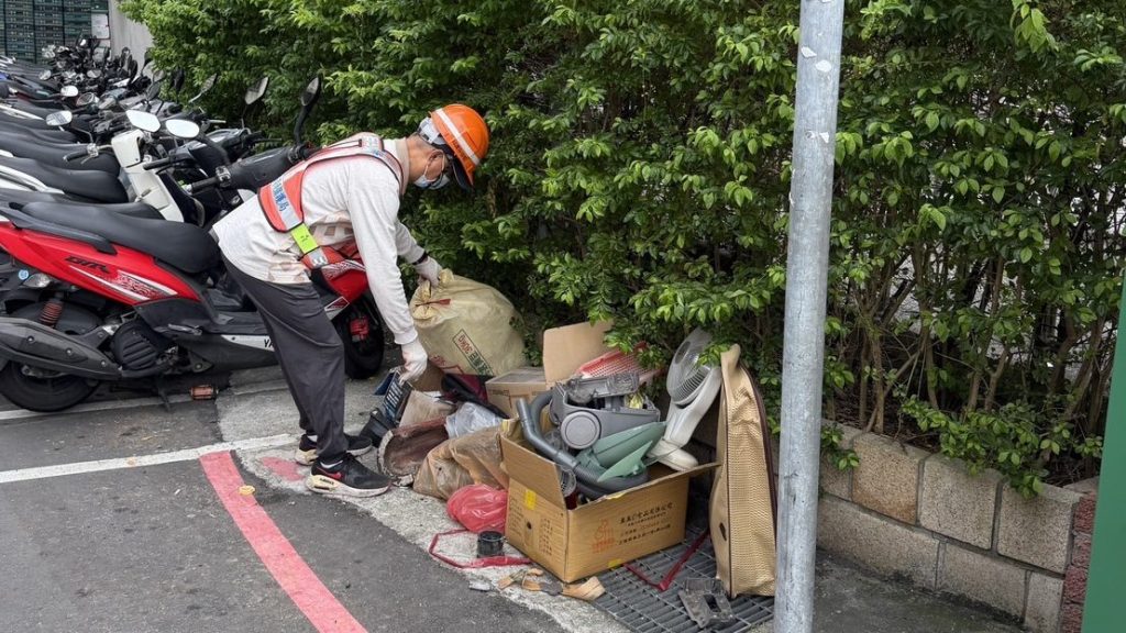 垃圾堆積 清理問題待解