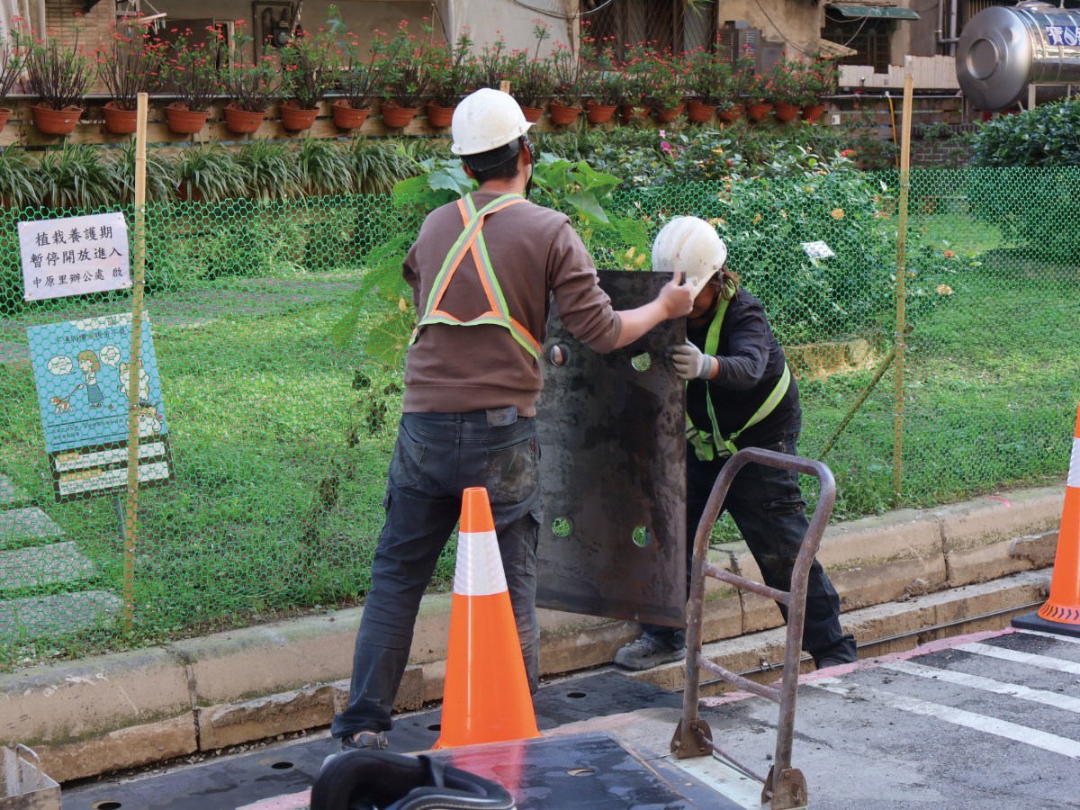 中平國中通學巷 側溝蓋翻新