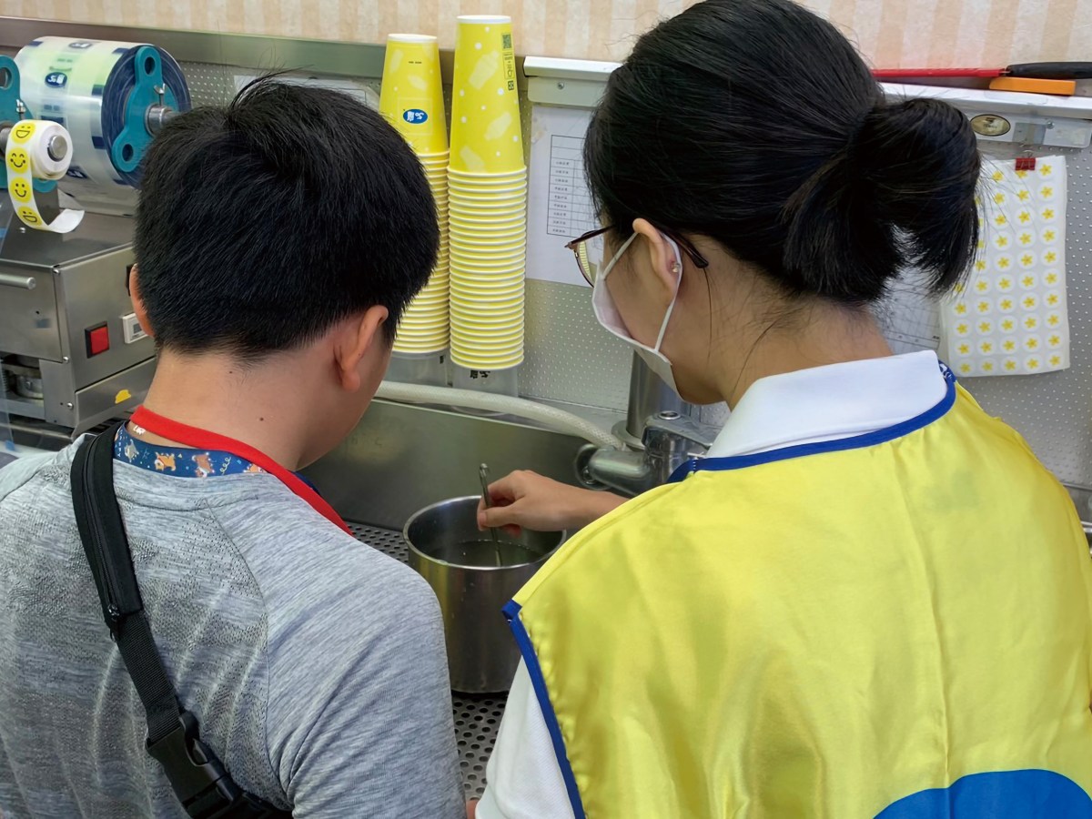 莊少攜友善店家 助青少年成長