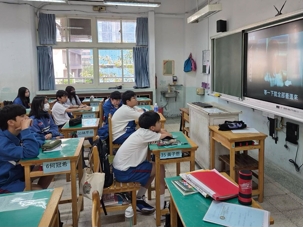 滑世代危機 媒體識讀扎根校園